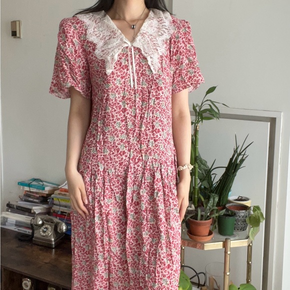 SOLD Vintage 1980s red and white floral cotton dress - Picture 4 of 4